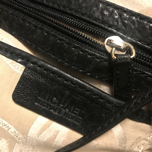 Ladies Michael Kors leather purse - Picture 11 of 11